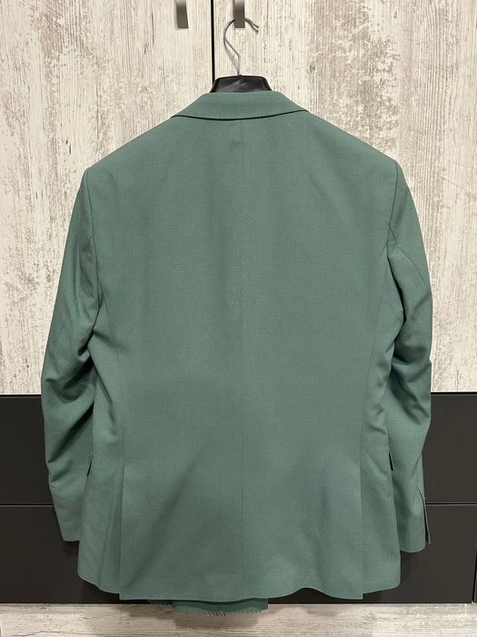 Официален костюм