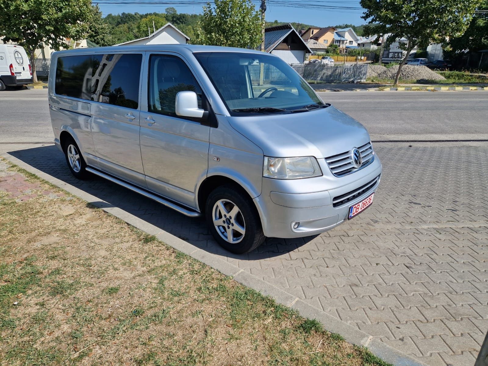 Volkswagen T5 Mixt 6 locuri in acte 
Mixt 6 locuri 
An fabricație 2005