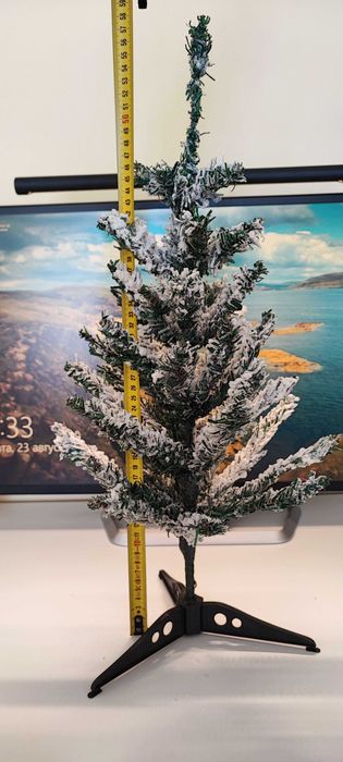 Изкуствена елха със сняг (58см)