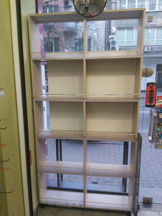 Продава се стелажи