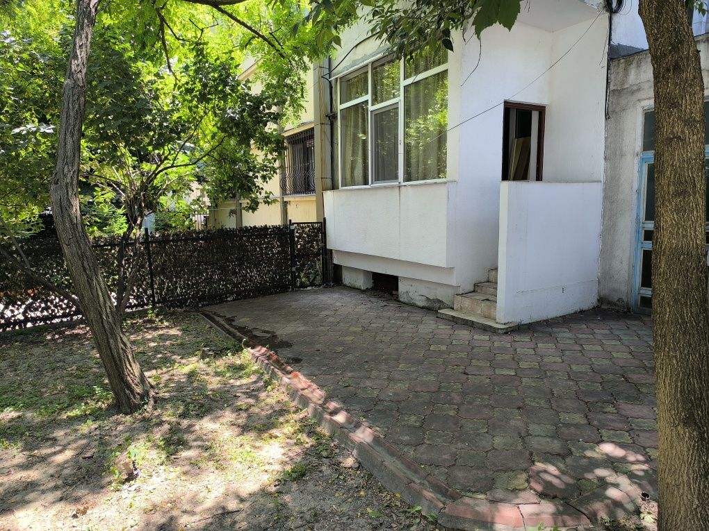 Ap spațios, ultra-central, stradal