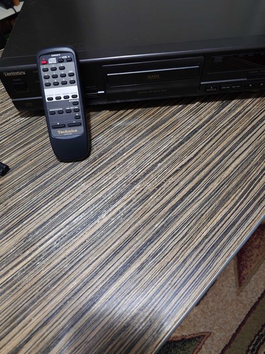 Cd player technics sl Pg 390 cu telecomanda