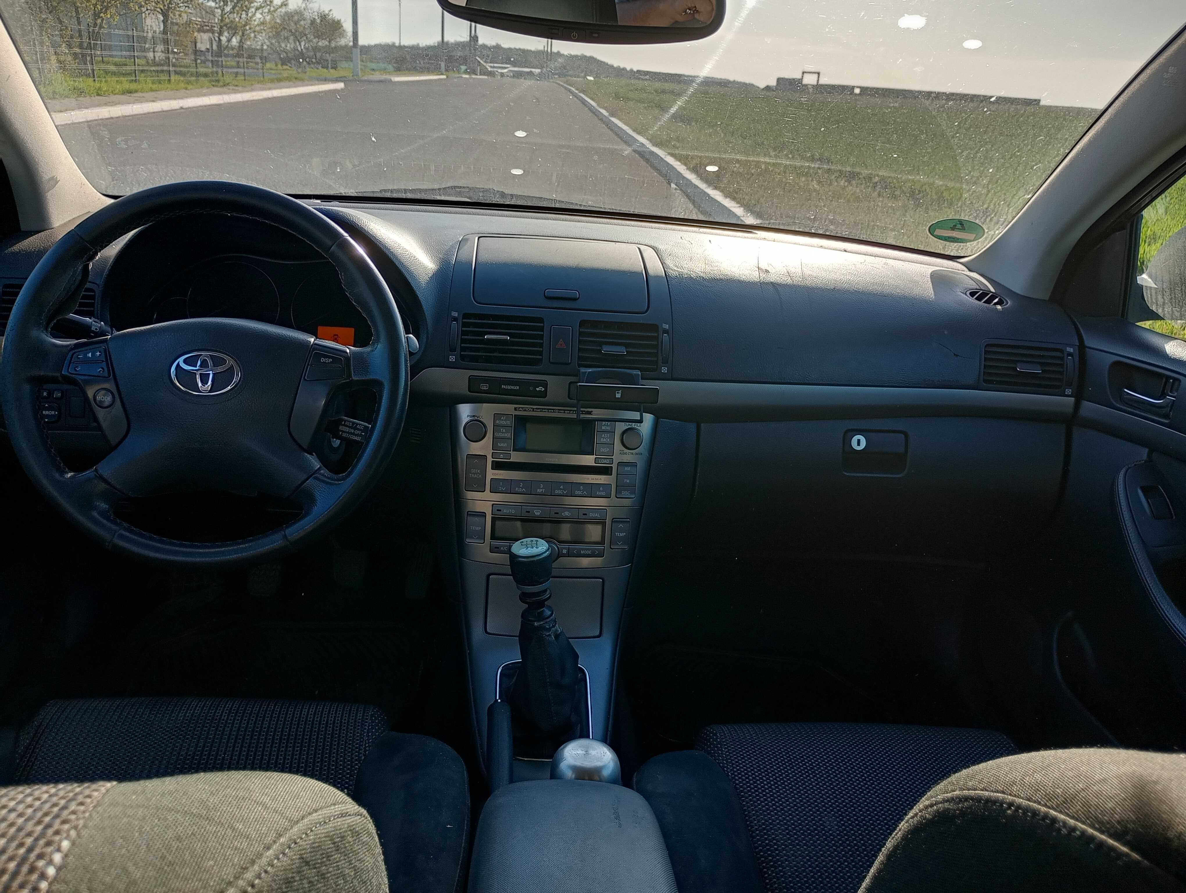 Vând Toyota avensis second hand