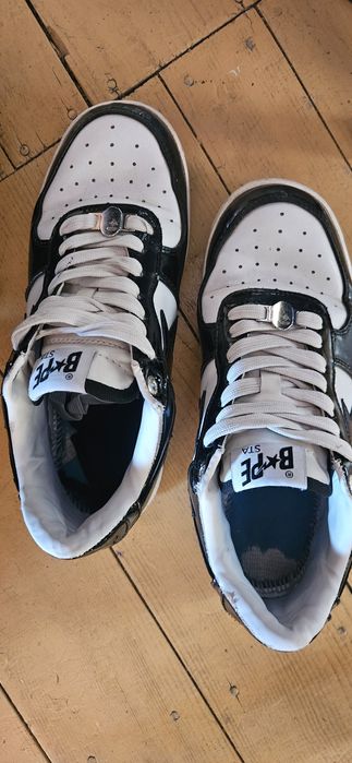 Papuci bapesta negri si albi