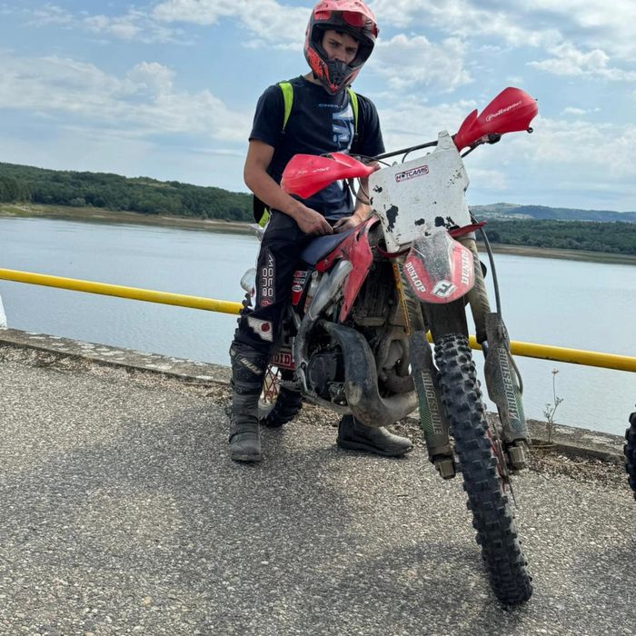 Vând motocross honda