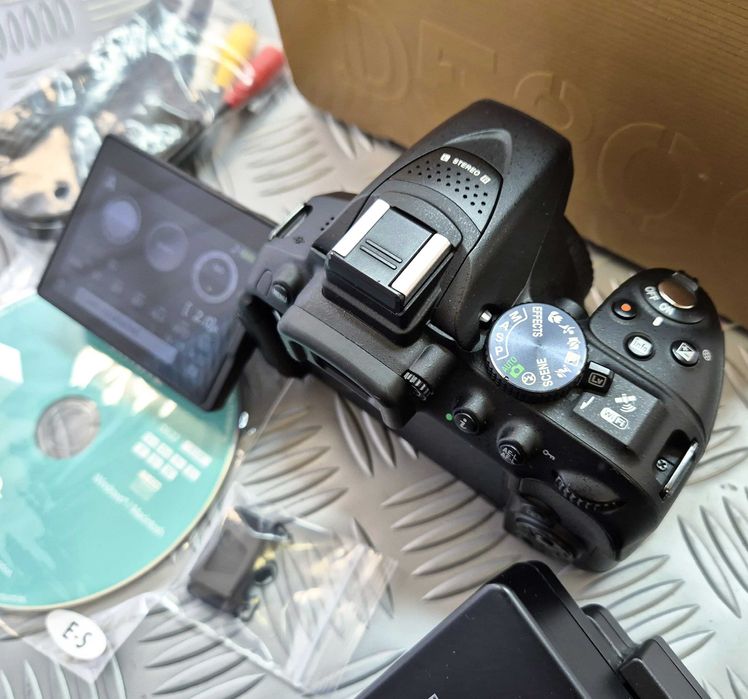 Nikon D5300 с обектив 18-105mm WiFi GPS
