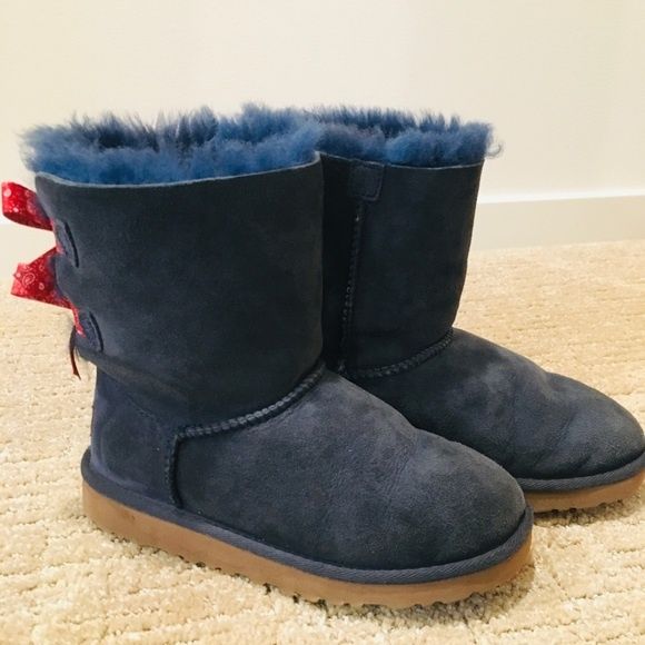 Детски ботуш UGG, Bailey Bow II, тъмносин с червени панделки