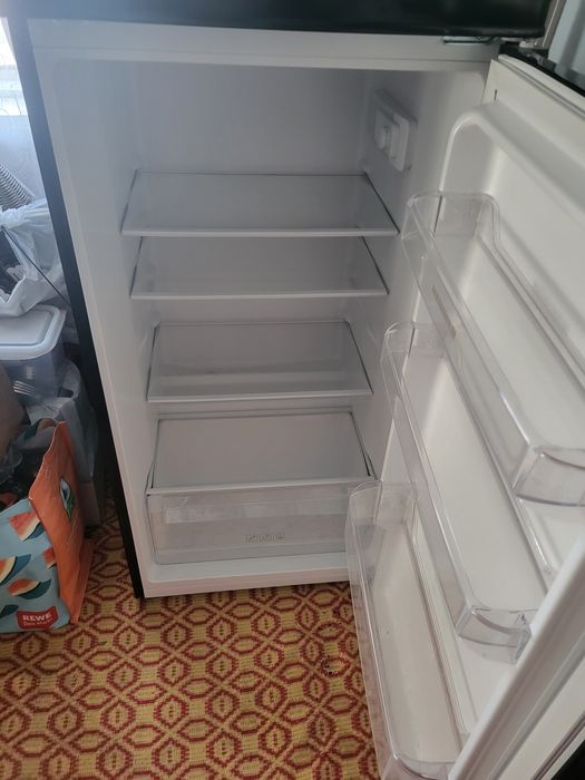 Vând frigider HEINNER