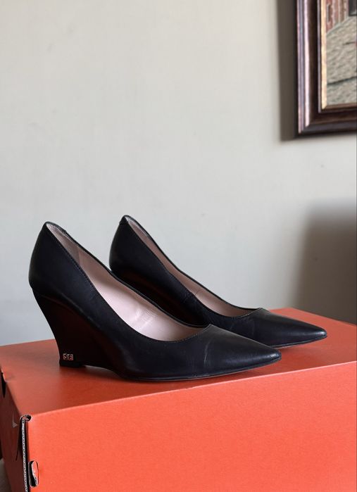 Елегантни обувки на платформа от естествена кожа