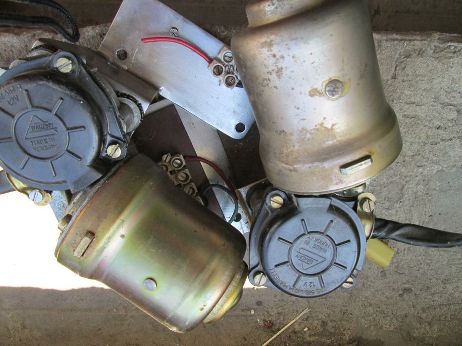 motorase cu reductor la    1 2 v made in Hungary