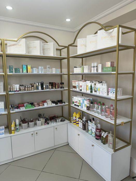 Мебель для магазина.Витрины,полки для бутика,новые сделанные на заказ