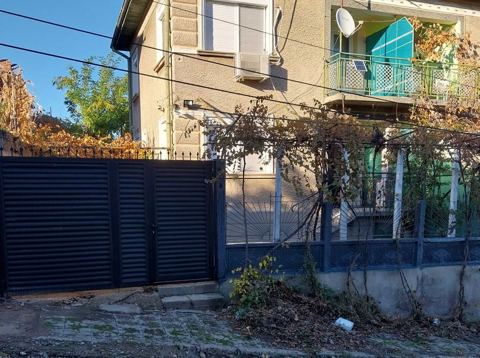 Продавам къща в град Лом