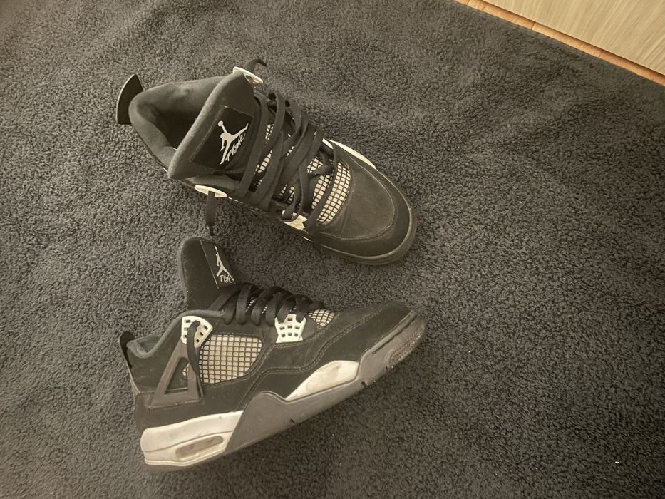 Jordan 4 white thunder