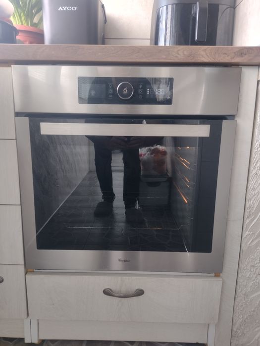 Продавам фурна за вграждане Whirlpool