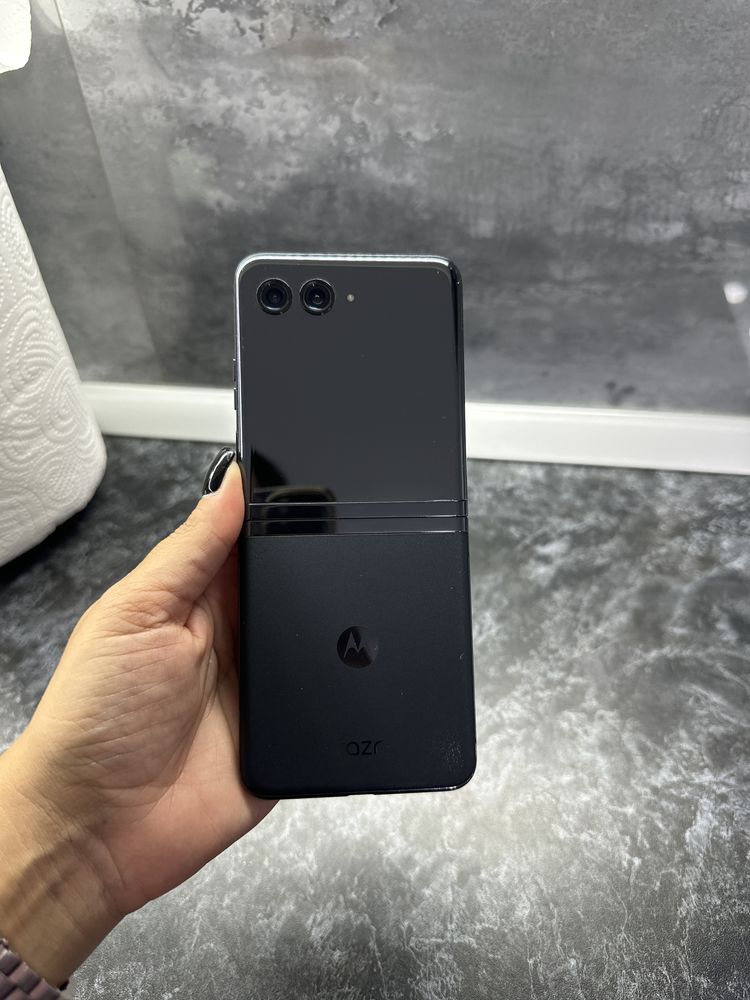 Смартфон Motorola Razr 40