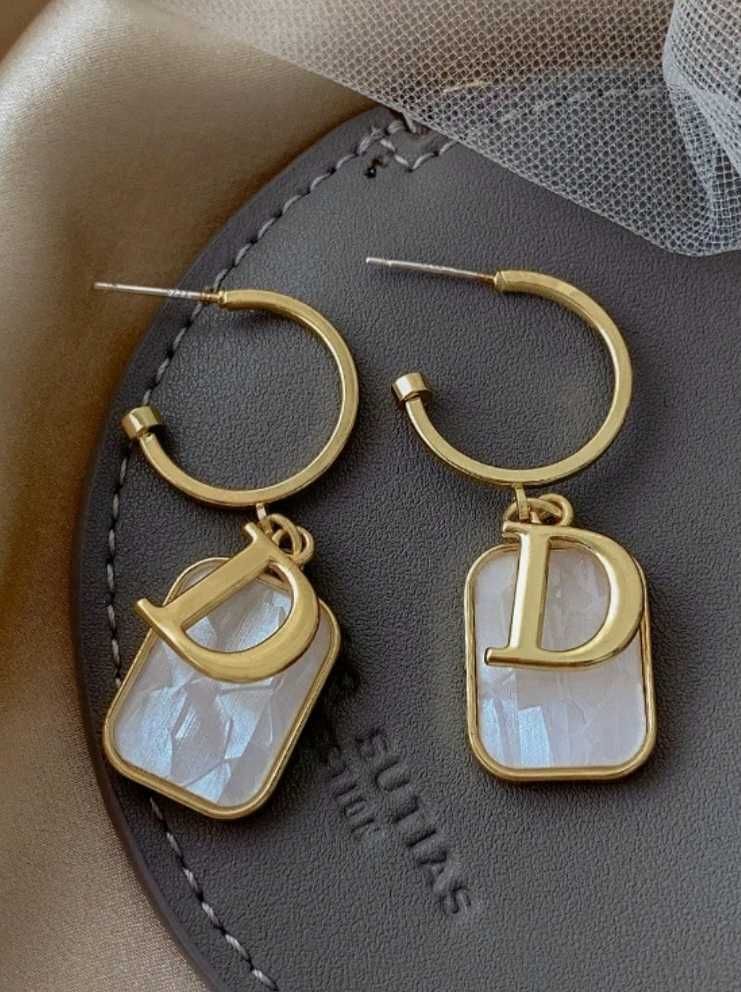 Уникални обици Dior
