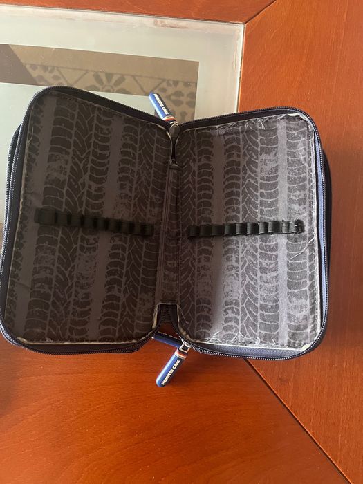 Несесер с три прегради