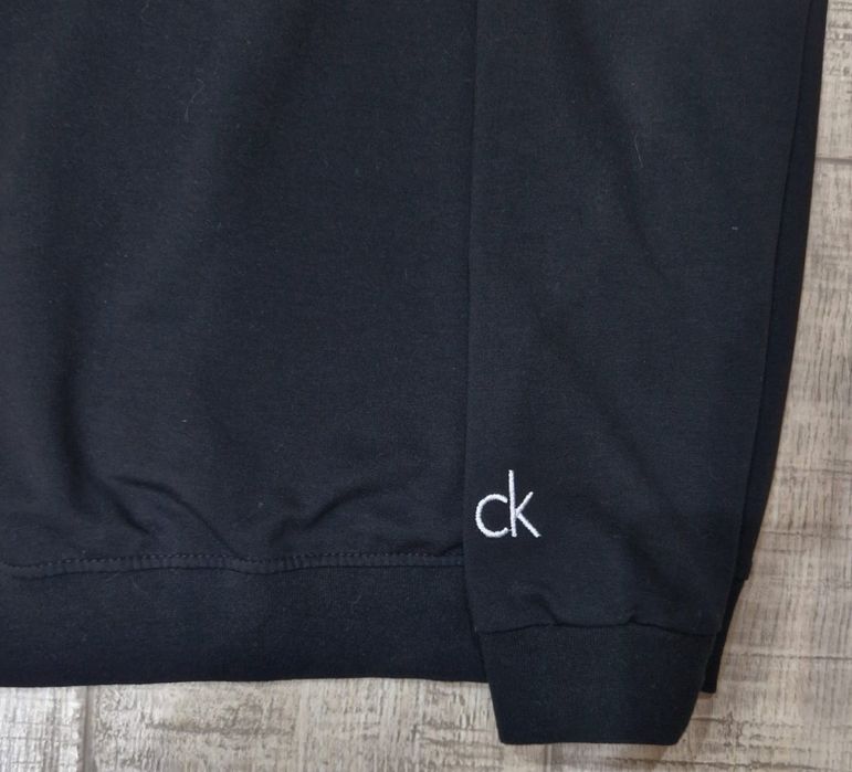 Preț Redus pentru un tricou toamnă-iarnă Calvin Klein