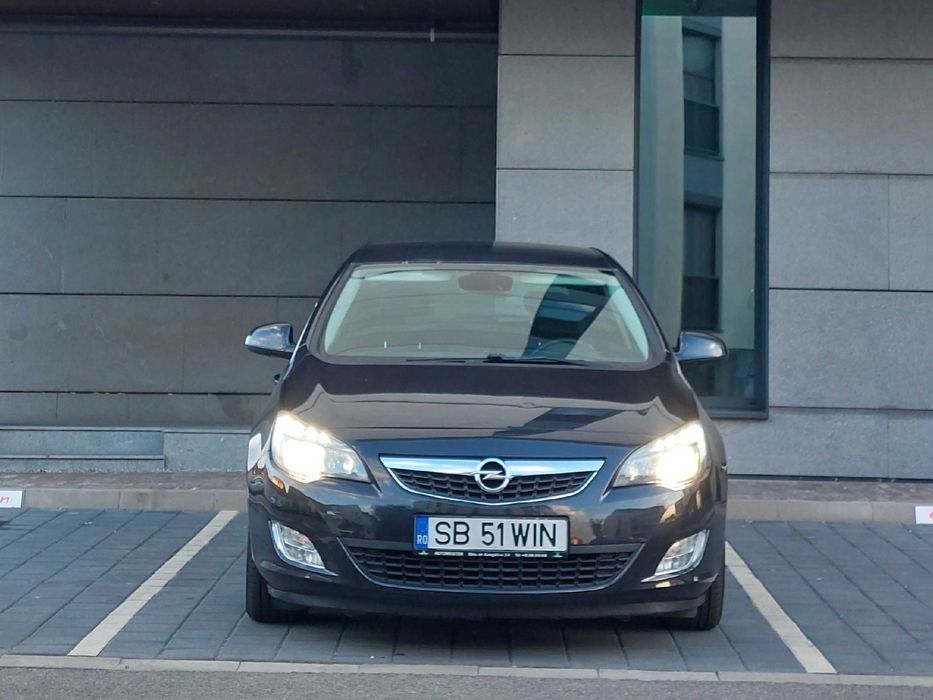 Opel Astra J 1.7 CDTI ecoFLEX 130 CP  – SRi 5 uși, 2012