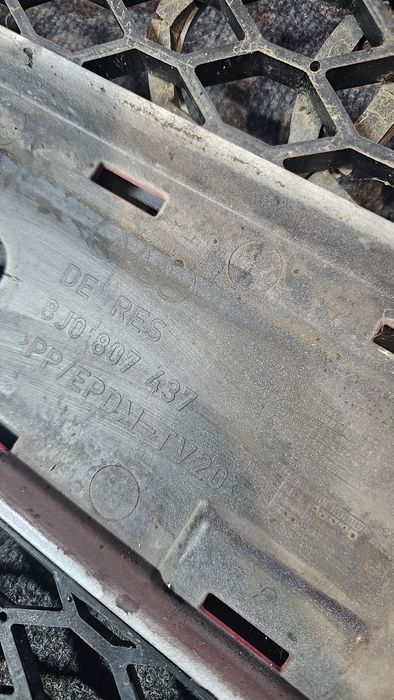 Bara fata Audi TT 8J