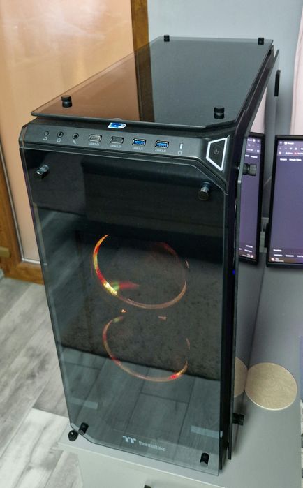 Carcasă Thermaltake View 71 Tempered Glass RGB