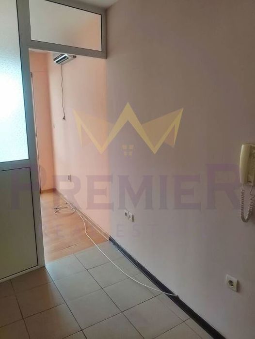 Дава се под наем Едностаен апартамент в Варна, Колхозен пазар - 25 кв.м за 178.5 € - Снимка #2