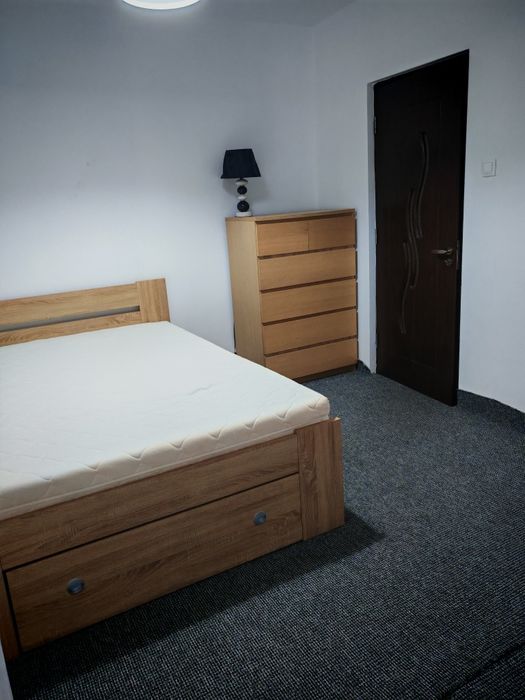 Închiriez apartament cu 3 camere