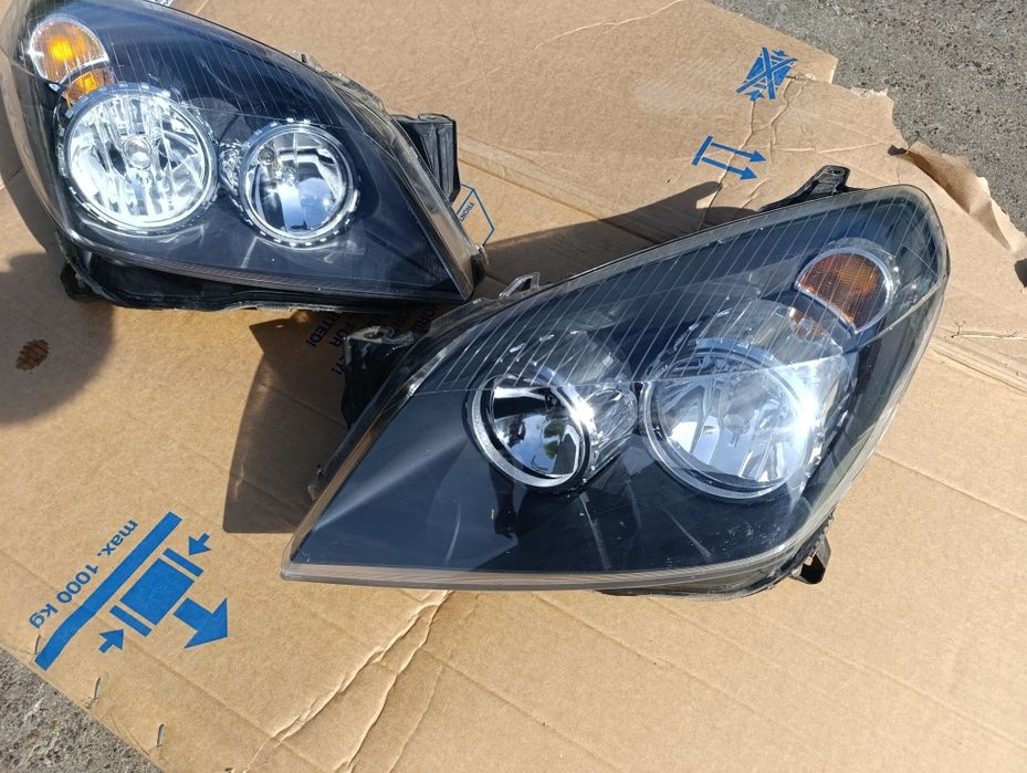 Комплект фарове Опел Астра H / Opel Astra H