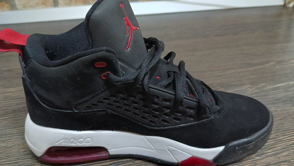 Adidasi Jordan,nu prea a fost folosit