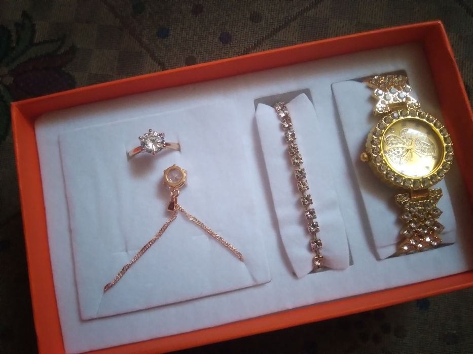 Vand set de bijuterii