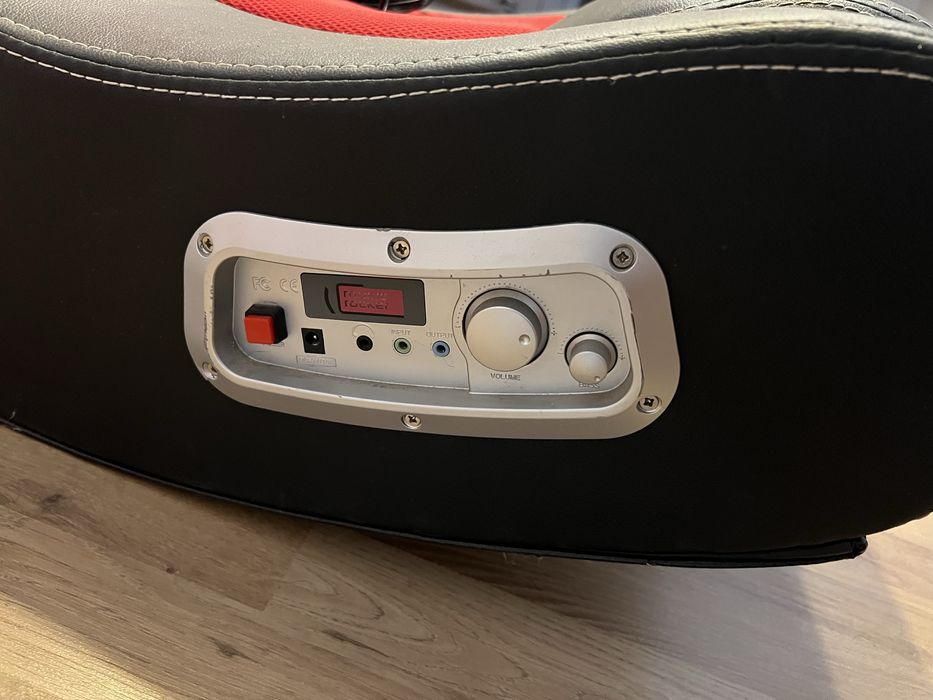 Fotoliu gaming cu sistem audio incorporat