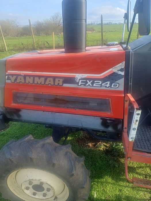 Продавам японски трактор