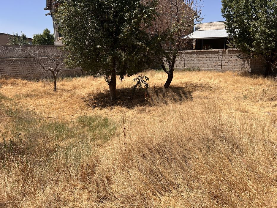 Yer sotiladi 4.5 sotix. Zangi ota .ora tepa mahalla