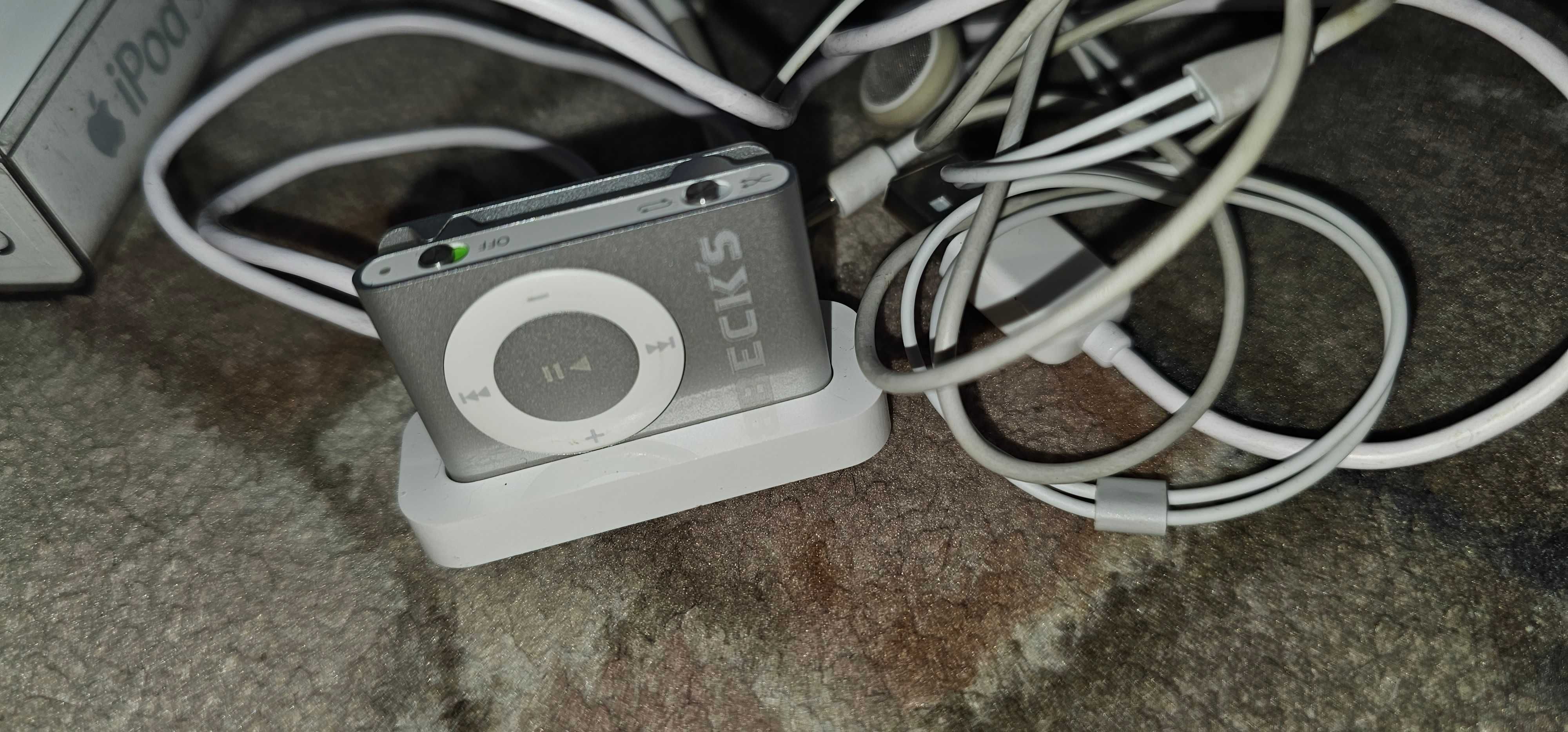 Apple iPod Shuffle 2nd Generation Gen 2GB Silver becks