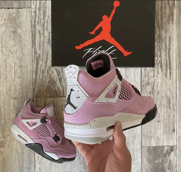 Jordan 4 pink.