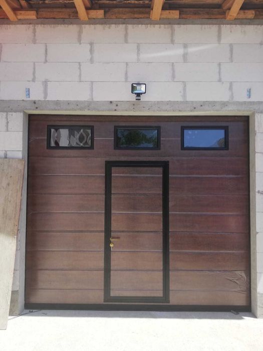 Usi de garaj pe comanda, cu automatizare si accesorii