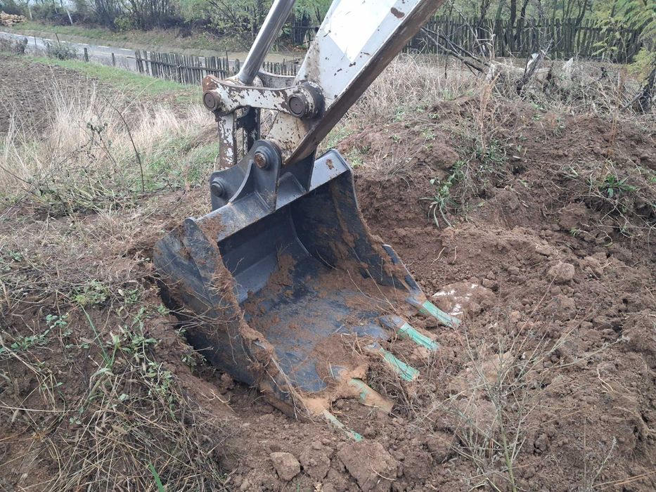 Vând excavator  Takeuchi  TB175