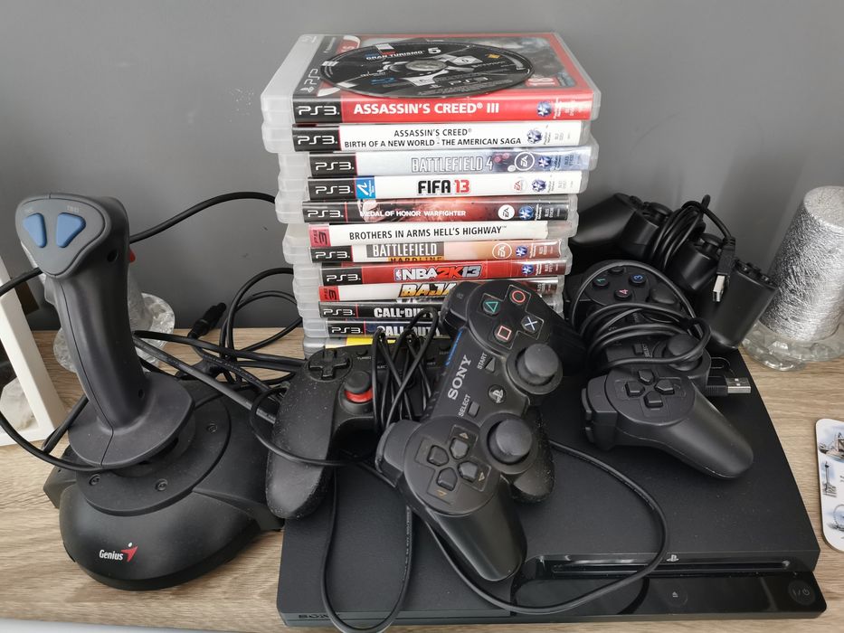 Sony Playstation 3 +17 игри +5 контролера