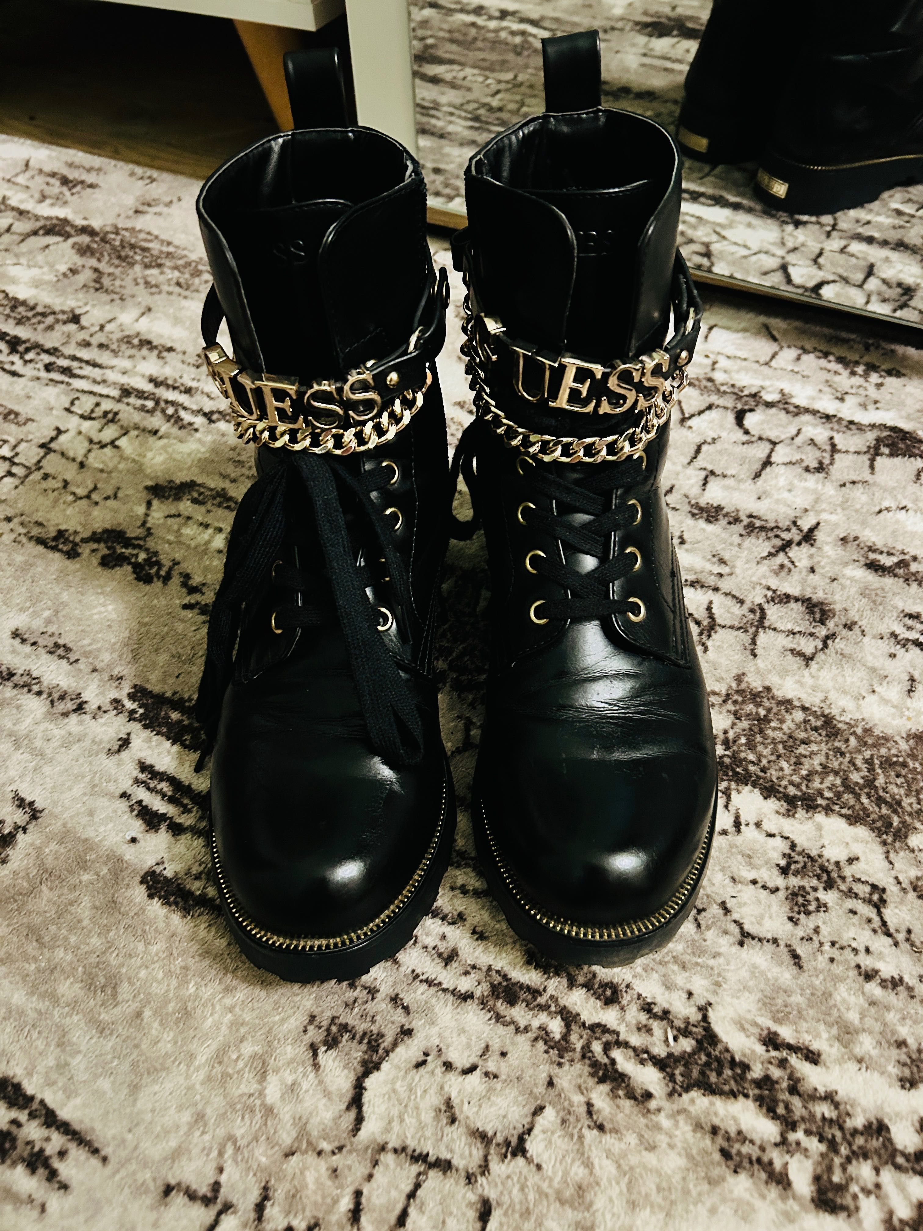 Два чифта боти Guess