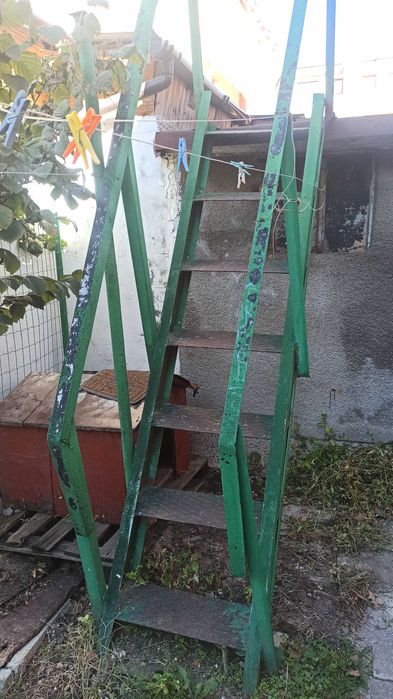 Метално стълбище