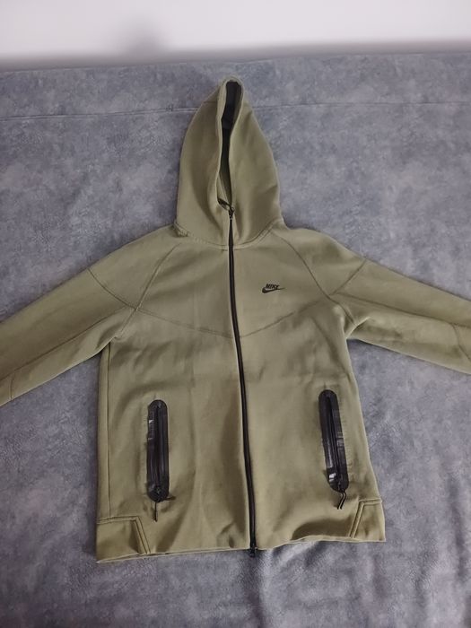 Vând bluza Nike tech mărimea L