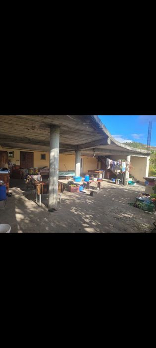 Casă de consteucție noă cu 4,5ha de teren de vanzare