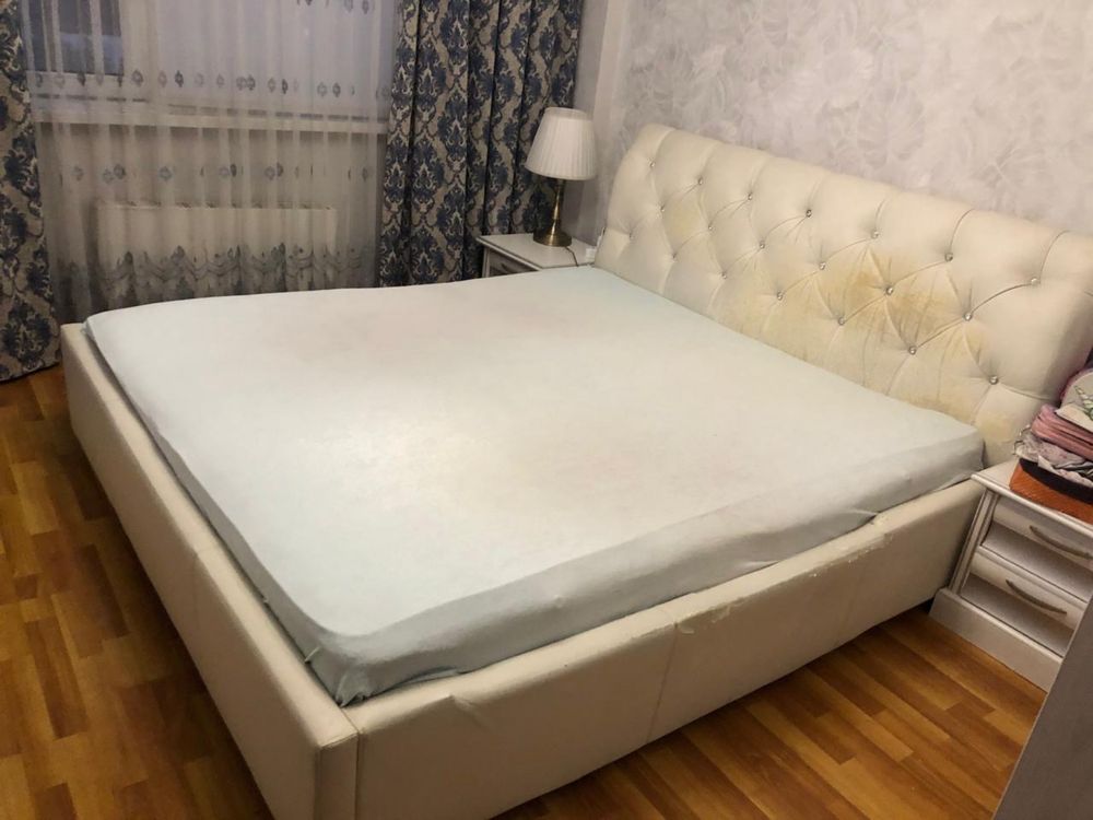 Кровать с матрасом
