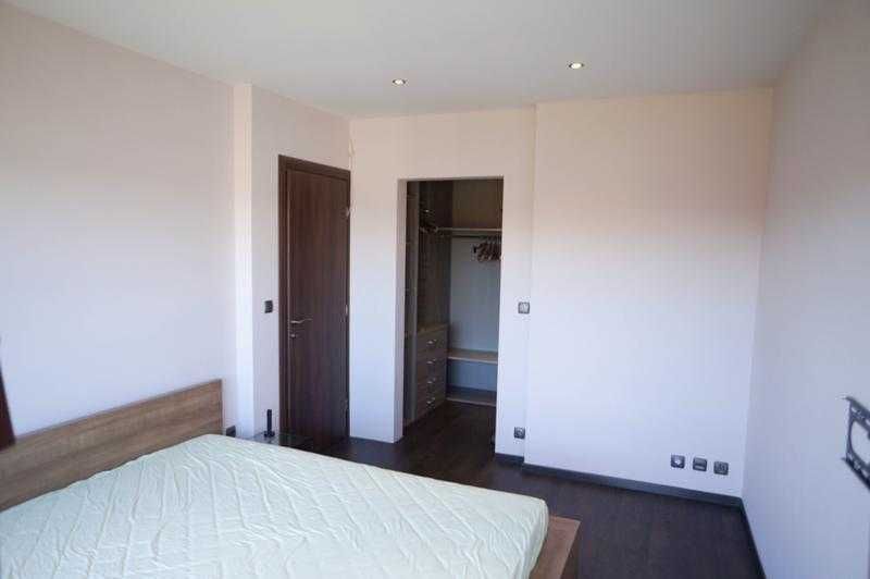 Дава се под наем Тристаен апартамент в София, Зона Б-18 - 90 кв.м за 850 € - Снимка #2