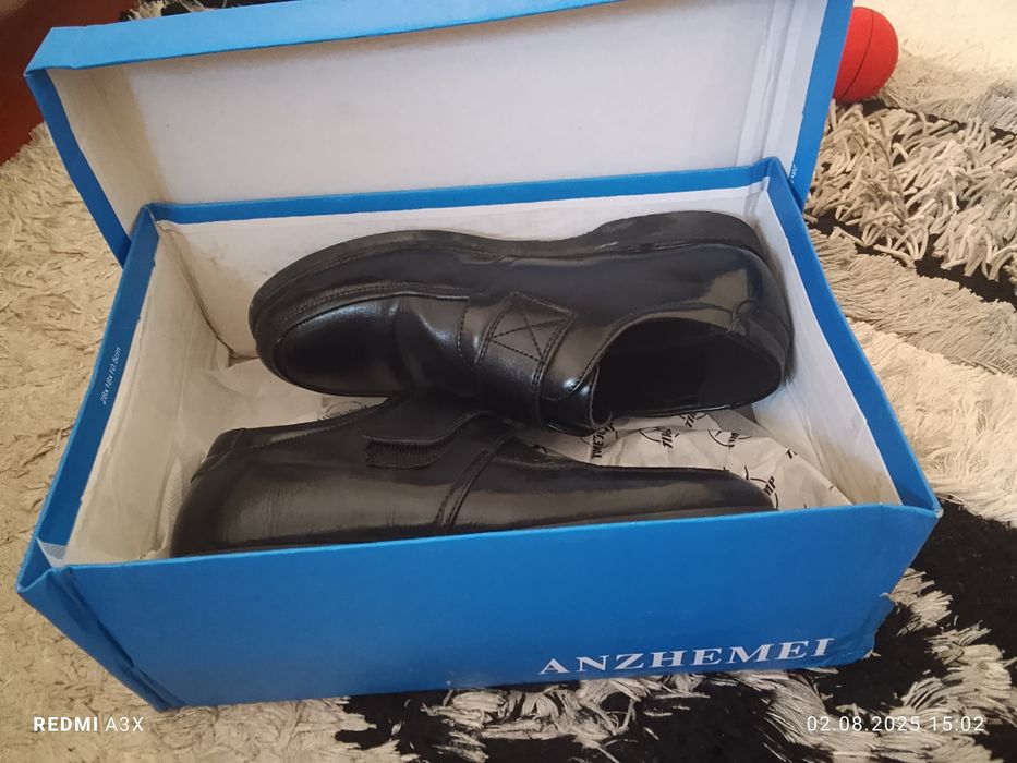 Продаються туфли для школы детскии