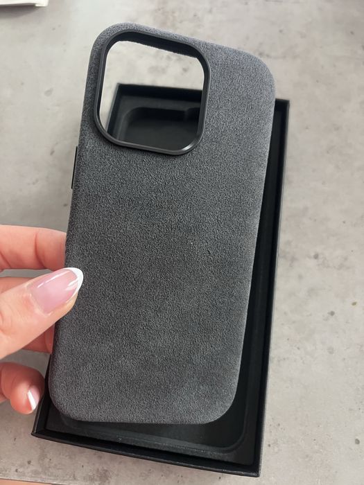 Алкантара какъф за iPhone 16 pro