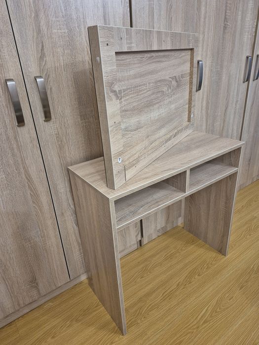 Тоалетка с огледало