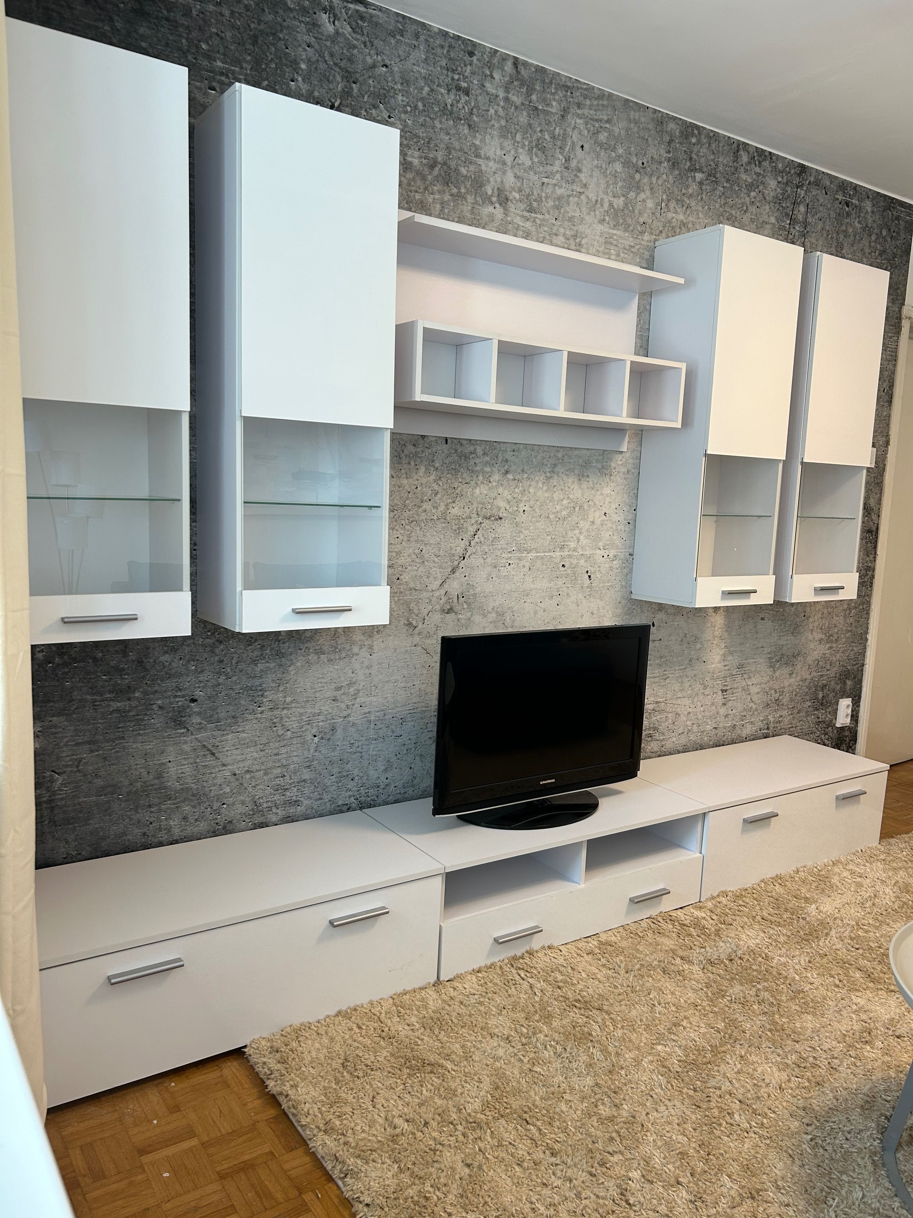 Închiriez apartament 3 camere Str Milea