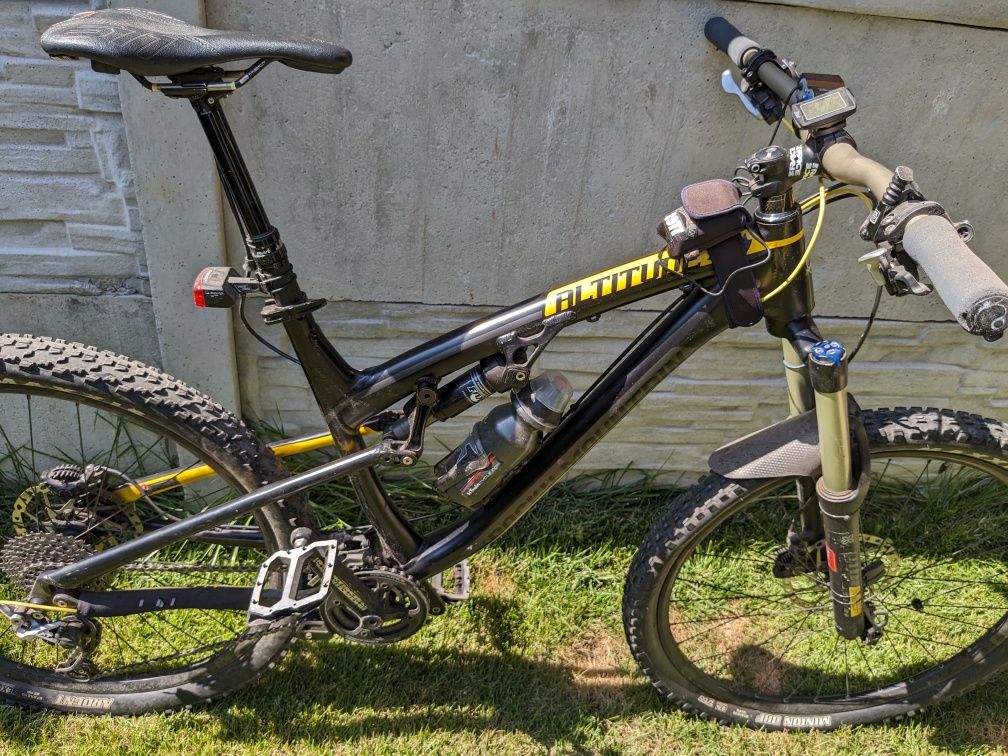 Bicicleta MTB/All mountain/ Enduro Rocky Mountain Altitude 730