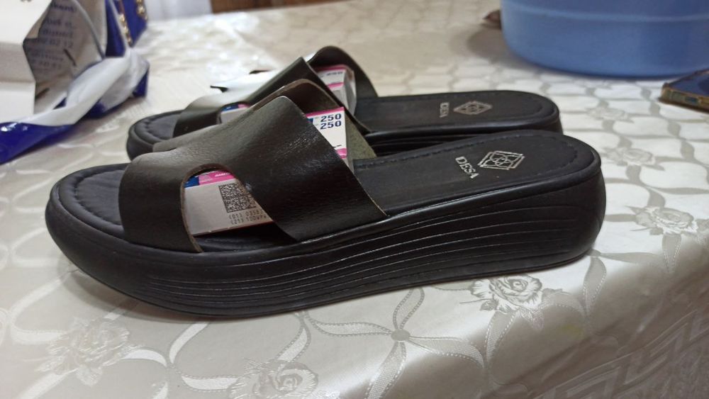 Женские  шлёпки ( сабо ), 100% кожа привозные из Европа.